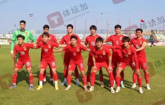 申京30+16+5 哈利伯顿33+6+10 火箭主场不敌步行者火箭今日坐镇主场迎战步行者，首节对攻步行者打出了自己联盟榜首的进攻火力，他们外线弹无虚发前6次三分出手全部打成，这也破势火箭1分钟内连叫两次暂停；而这两个暂停也非常有用，末段步行者手感回落之际也给了火箭追分机会，伊森最后抢断扣篮扳平比分；次节火箭迅速反超比分接管比赛，步行者抓住火箭最后时刻熄火的机会送出6-2的攻势追至3分进入下半场。